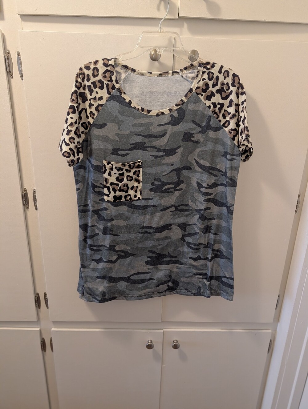 💥4/$20 Womens Camo/Animal Print Short Sleeve Shirt, Large